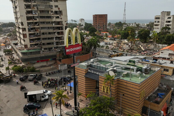 El McDonald's transformado en clínica veterinaria para salvar a los animales en Venezuela
